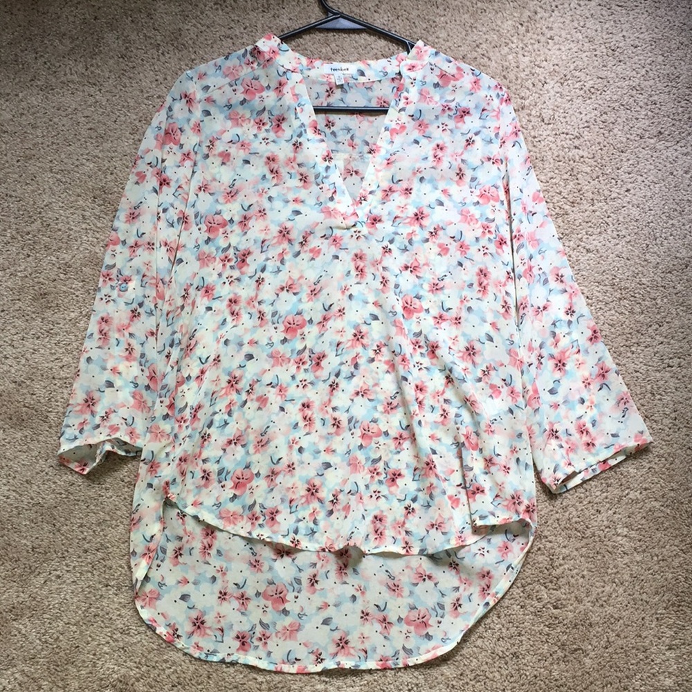 Women’s floral dress shirt
